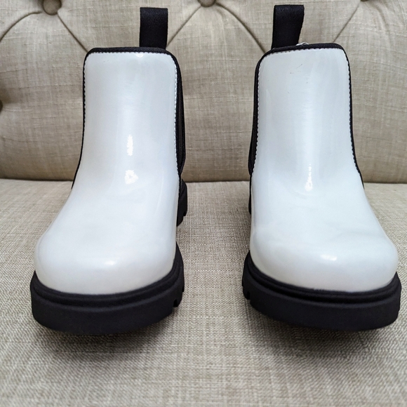 Native Shoes Little Girl's Glossy Boots - Picture 3 of 6